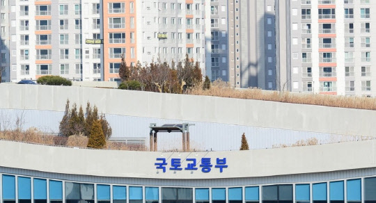 국토부 인근 지역에서 기획부동산이 기승을 부리고 있다. 사진은 국토부 전경.<연합뉴스>